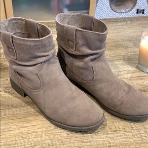 AE leather ankle booties size 10